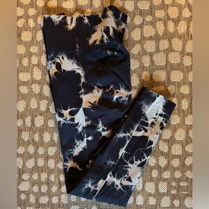 Black and White Tie-Dye Yoga Pants, scrunch butt